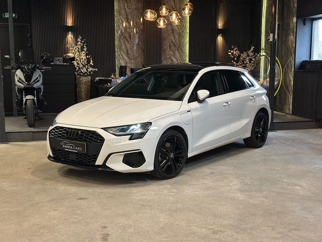 Audi A3 Sportback 40 TFSI e 3X S-Line|PANORAMA|KEYLESS