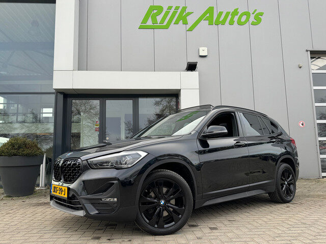 BMW X1 SDrive18i Executive * Panoramadak * Head-up display * Stoelverwarming