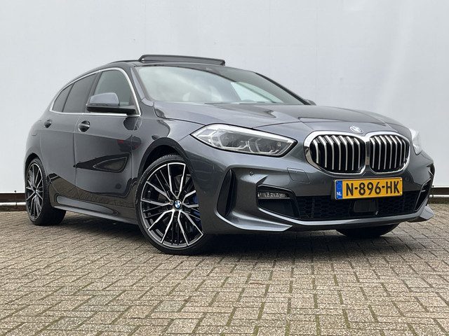 BMW 1 Serie 120i M-Sport Automaat Pano.dak Leer Stoel/Stuurverw HUD Carplay Stoelverw Led VOL!