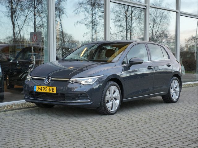 Volkswagen Golf 1.5 eTSI Style | Adaptive Cruise | Trekhaak | Massage | Virtual