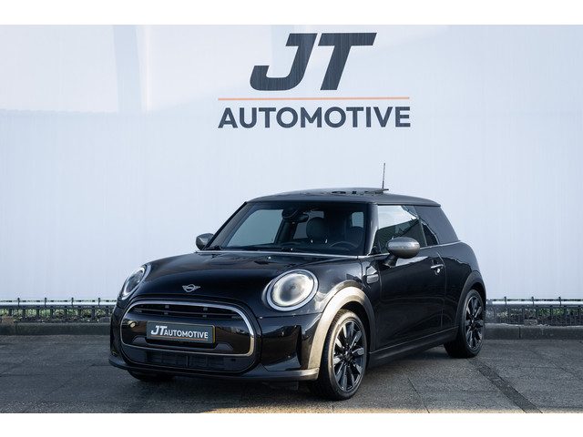 MINI Cooper 1.5 Classic Panoramadak | Camera | Cruise | Leder bekleding