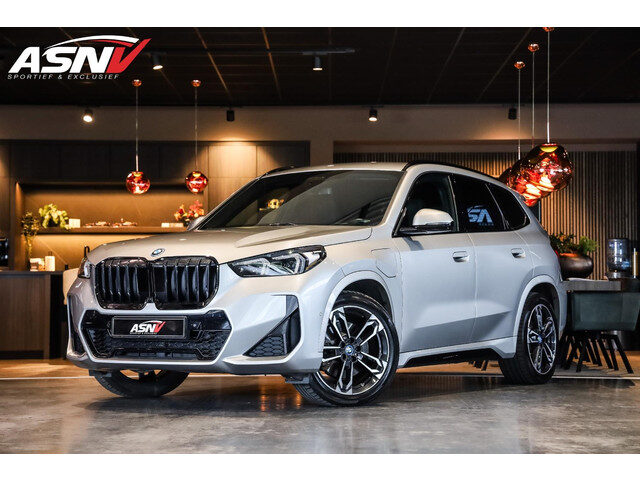 BMW X1 XDrive30e, 326 PK, M/Sports/Pakket, NW./Model, Navigatie/Groot, Head/Up, Harman/Kardon, Adapt