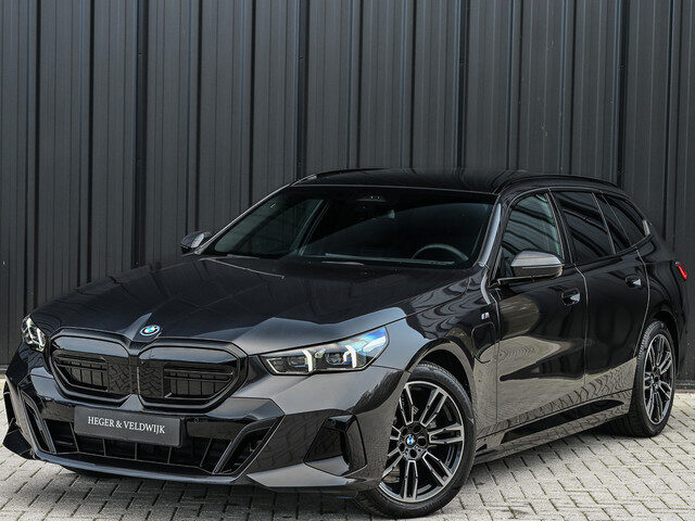 BMW 5 Serie touring 530e xDrive · M-Sport · Shadow Line · Panoramadak · Harman/Kardon · 360 Camera ·