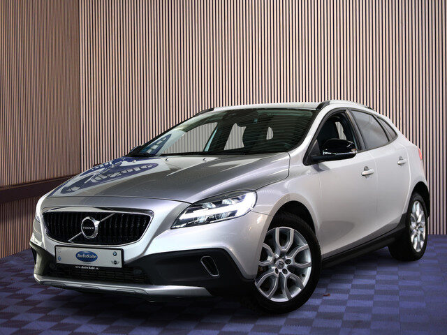 Volvo V40 Cross Country 1.5 T3 Momentum 52000 km ! AUTOMAAT NAV CAMERA '17