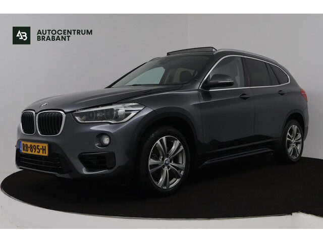 BMW X1 SDrive18i High Executive (PANORAMADAK, TREKHAAK AFNEEMBAAR, STOELVERWARMING, PARKEERSENSOREN,