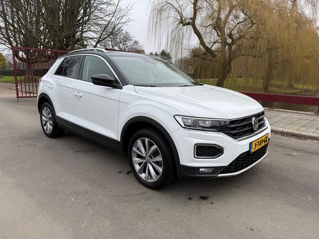 Volkswagen T-Roc 1.5 TSI Sport Business AUTOMAAT / PANO / ACC / LINE ASSIST / CAMERA / LED / ELEK KL