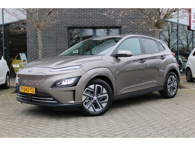 Hyundai Kona EV Premium 64 kWh 3 Fase/Leder/Elek Stoelen/Winter/Led "RIJKLAAR