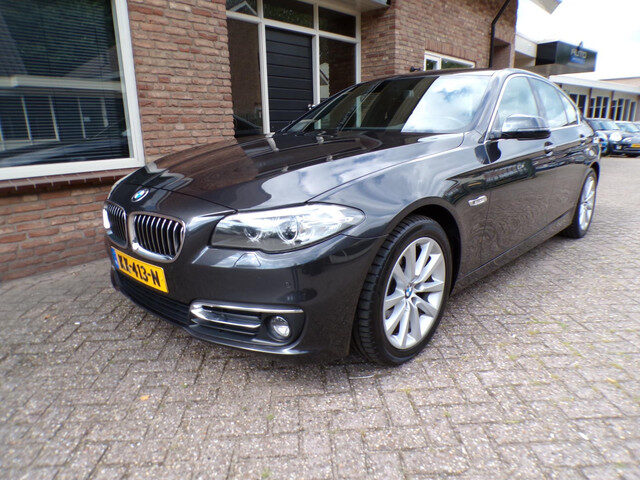 BMW 5 Serie 520i Luxury Edition Automaat / Leder / Navi / Dealeronderhouden