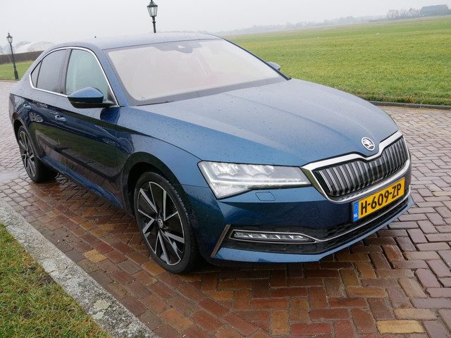 Škoda Superb 1.4 TSI iV Business Edition ** 15699 NETTO **