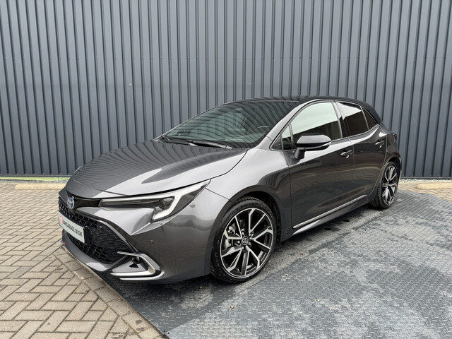 Toyota Corolla Hybrid 140 Executive / Bi tone | Schuif-/kantel dak | JBL | Head-up | 18 inch | Rijkl
