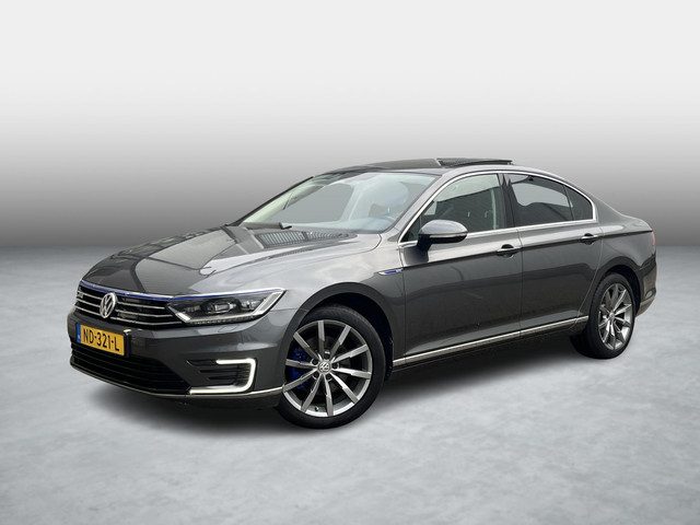 Volkswagen Passat 1.4 TSI GTE Connected Series Plus