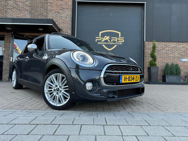 MINI Cooper S Mini 2.0 Chili Serious Business 192PK Automaat Panorama dak Airco navi cruise control