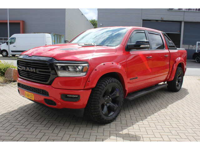 Dodge Ram 1500 Larami Red Edition 5.7 V8 4x4 Crew Cab LPG onderbouw