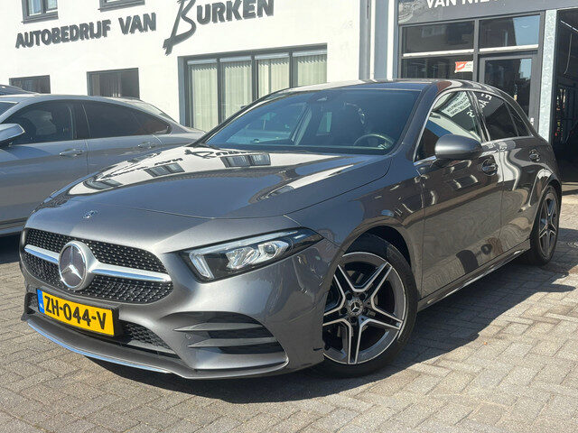 Mercedes-Benz A-Klasse 180 Business Solution AMG,Camera, Elek. trekhaak,Stoelverwarming,Apple carpla