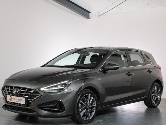 Hyundai i30 1.5 T-GDi MHEV Premium Sky