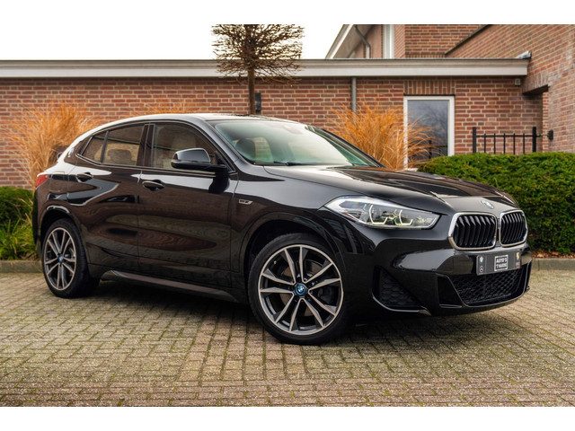 BMW X2 XDrive25e Executive M-Sport 220 PK Dealer o.h Head-Up Camera Leder LED 19''