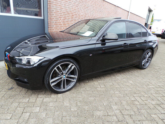 BMW 3 Serie 318i Exe Aut. M-Pakket Schuif-/kanteldak NAP