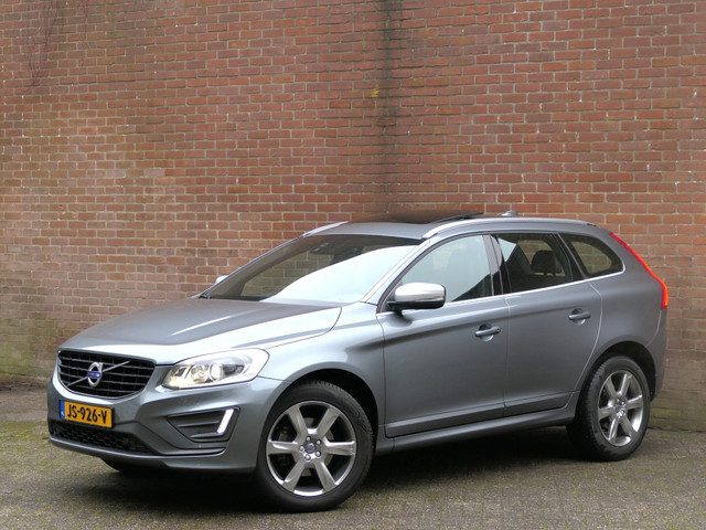 Volvo XC60 2.0 T5 FWD R-Design Xenon / Panoramadak / Standkachel / Camera