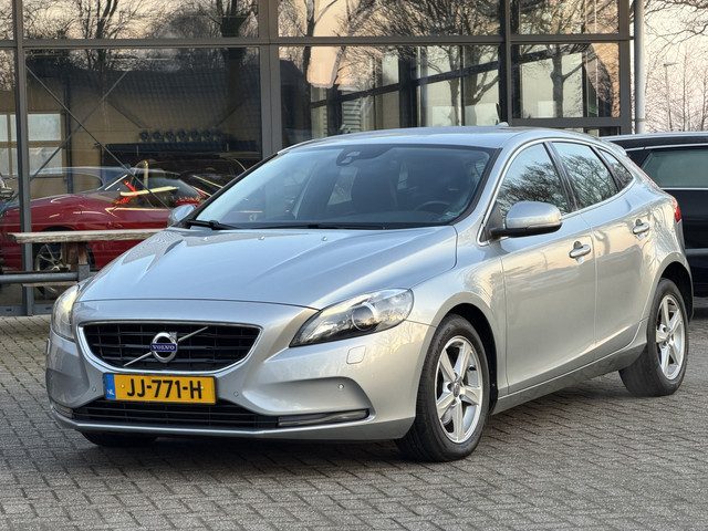 Volvo V40 2.0 T2 Momentum