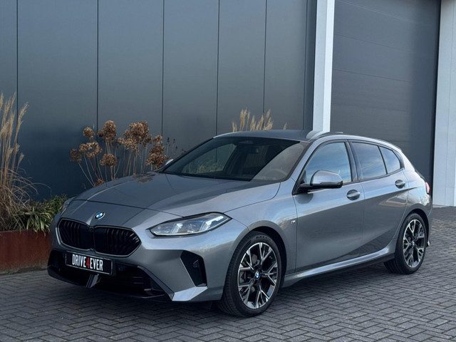 BMW 1 Serie 120i M PACK 2025 LEDER SPORTVELGEN H&K LED WIDESCREEN