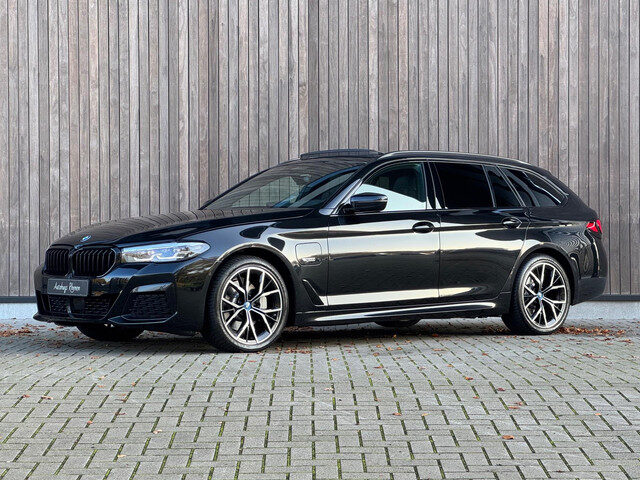 BMW 5 Serie touring 530e xDrive / M-Sport / Pano / ACC / 19'