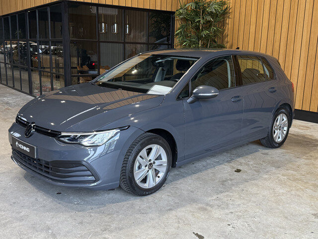 Volkswagen Golf 1.0 eTSI Life. Automaat.