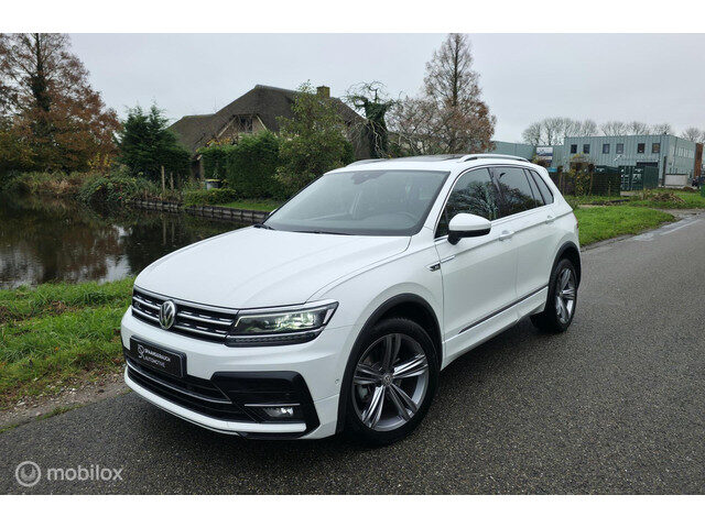 Volkswagen Tiguan 1.5 TSI ACT / R-Line / Pano / Navi / Carpl
