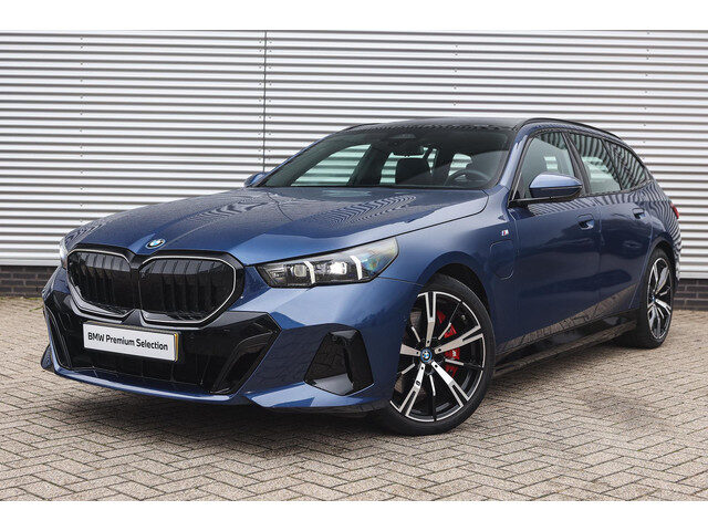 BMW 5 Serie touring 550e xDrive M Sport Automaat