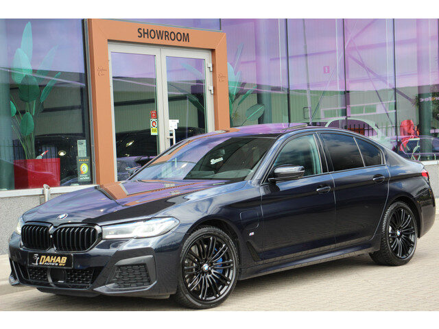 BMW 5 Serie 545e xDrive M-Sport | Schuifdak | 360 | Head Up | ACC | El.Trekhaak