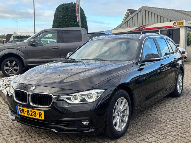 BMW 3 Serie touring 318i Automaat Zwart 2017 Xenon NL Auto