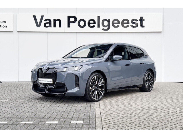 BMW iX xDrive45 101 kWh