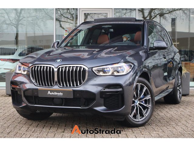 BMW X5 (g05) xDrive45e 394pk | Skylounge | 360 Camera | Massage I Trekhaak I Navigatie | Active Stee