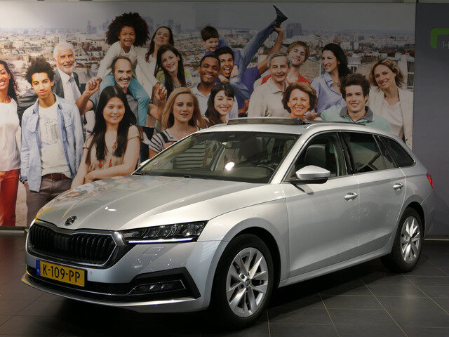 Škoda Octavia Combi 1.0 e-TSI Business Edition Plus - Occasion Lease vanaf €569 p/m -