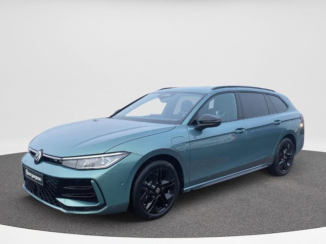 Volkswagen Passat Variant 1.5 eHybrid R-Line | Trekhaak | Pano | Blackstyle