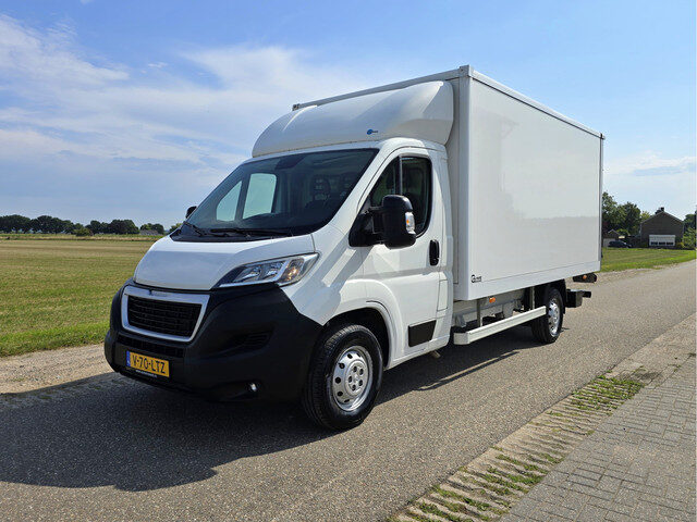 Peugeot Boxer 435 2.2 BlueHDi Bakwagen + laadklep