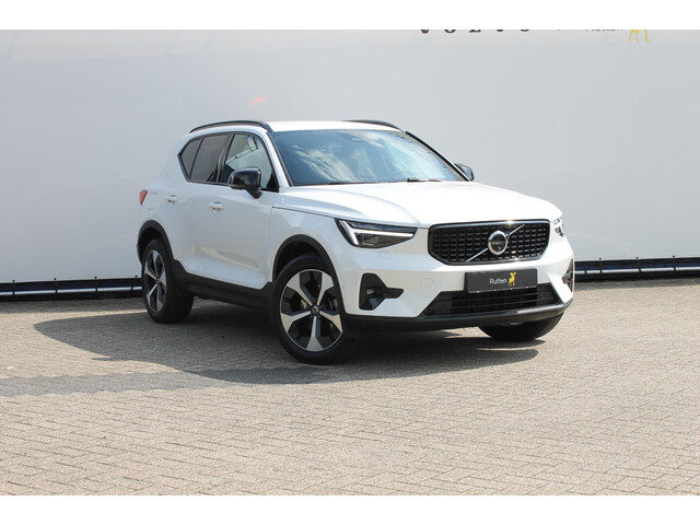 Volvo XC40 B3 177PK Automaat Plus Dark