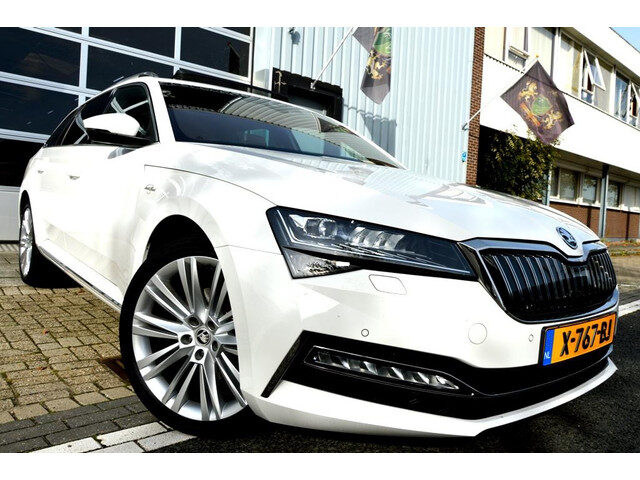 Škoda Superb Combi 1.4 TSI iV CAM/LMV19/NAVI/LEER/VIRTU/PANO