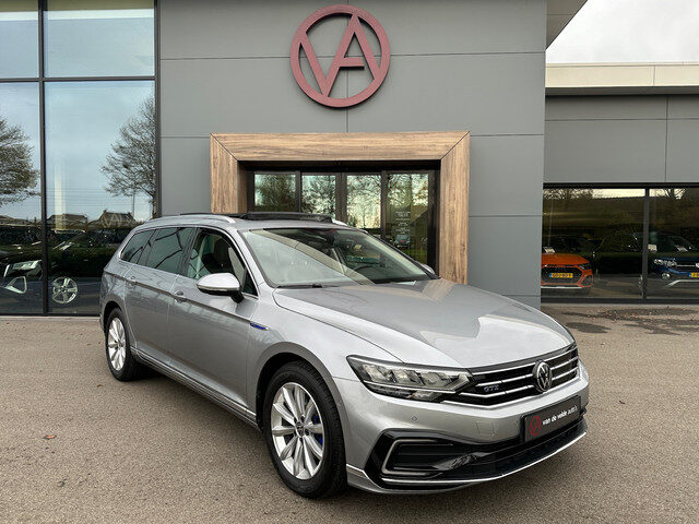 Volkswagen Passat Variant 1.4 TSI PHEV GTE | Panoramadak | Virtual Cockpit | 360 Camera | Rijklaar i