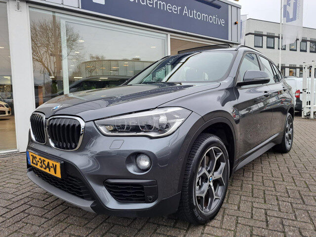 BMW X1 2.0i sDrive High Executive panoramadak / navigatie / automaat / trekhaak