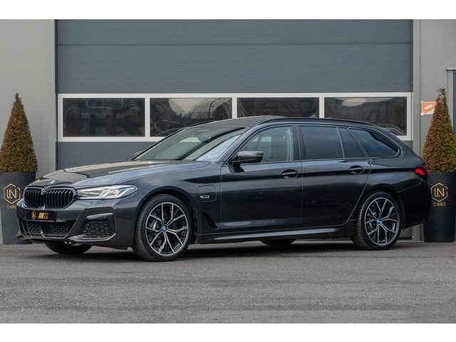 BMW 5 Serie touring 530e Business | DAB | Pano | Trekhaak