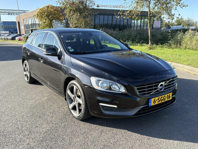 Volvo V60 1.6 T3 Momentum, Aut, Trekhaak, Navi, Pdc, Lmv, Cruise, Bluetooth, Geen import, Nap, Volle