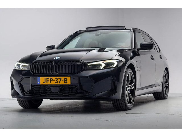 BMW 3 Serie touring 330e xDrive M Sport High Executive Aut. [ Panorama Adapt.cruise Stuur-en stoelve