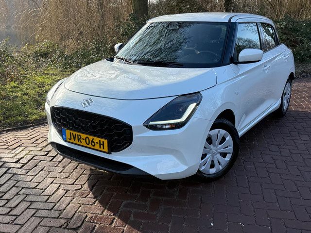 Suzuki Swift 1.2 Comfort Smart Hybrid 1 Eig. b.j.1-2025,9100 KM,Navi ,Camera,PDC