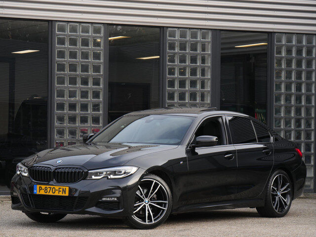 BMW 3 Serie 318i M-SPORT/ SCHUIFDAK/ PARKING PACK/