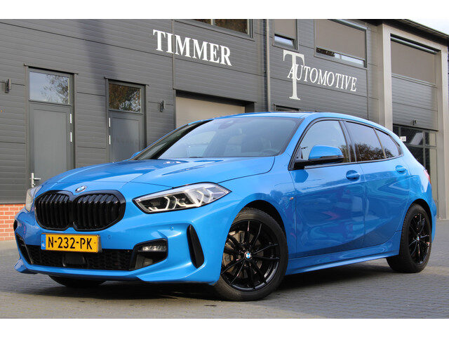 BMW 1 Serie 118i High Executive M Sport 17 inch - Schuif kanteldak -Hooglans zwarte delen - Goed ond