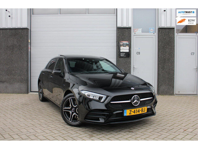Mercedes-Benz A-Klasse 250 e Premium Plus, LED, Pano