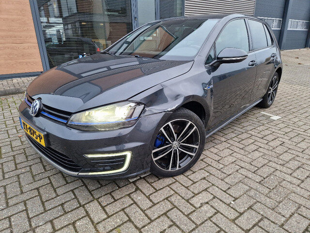 Volkswagen Golf 1.4 TSI GTE Connected Series dealer onderhouden recent beurt gehad deukje scherm