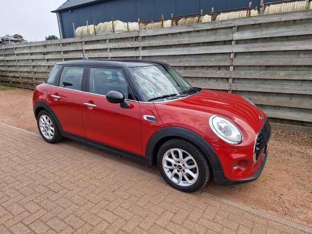 MINI Cooper Mini 1.5 Serious Business Climatronic Navigatie