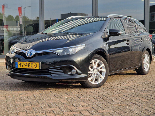 Toyota Auris 1.8 Hybrid Lease Pro