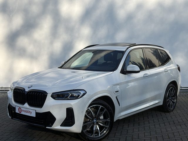 BMW X3 xDrive30e High Executive M-Sport Panoramadak Trekhaak 2.000kg